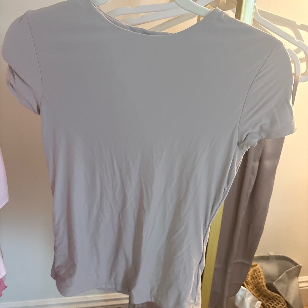 A&F SOFT MATTE SEAMLESS TUCKABLE TEE